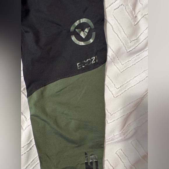 Virus Leggings | Size Large | Army Green - Picture 3 of 4